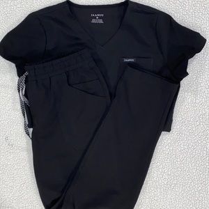 Jaanuu Scrub Set EUC